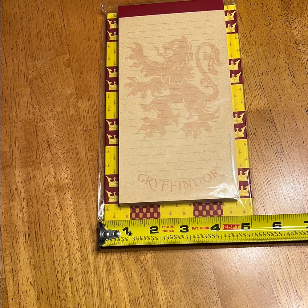 Harry Potter Griffindor Magnetic Notepad - Picture 4 of 5